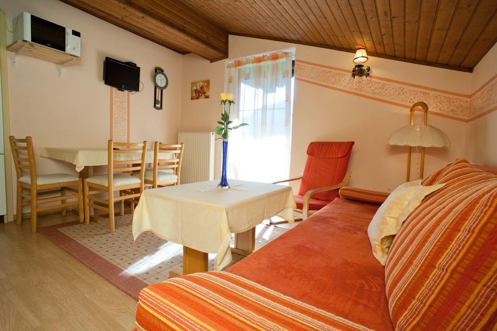 Familiengaestehaus Ingrid Санкт-Мартин-ам-Тенненгебирге Номер фото